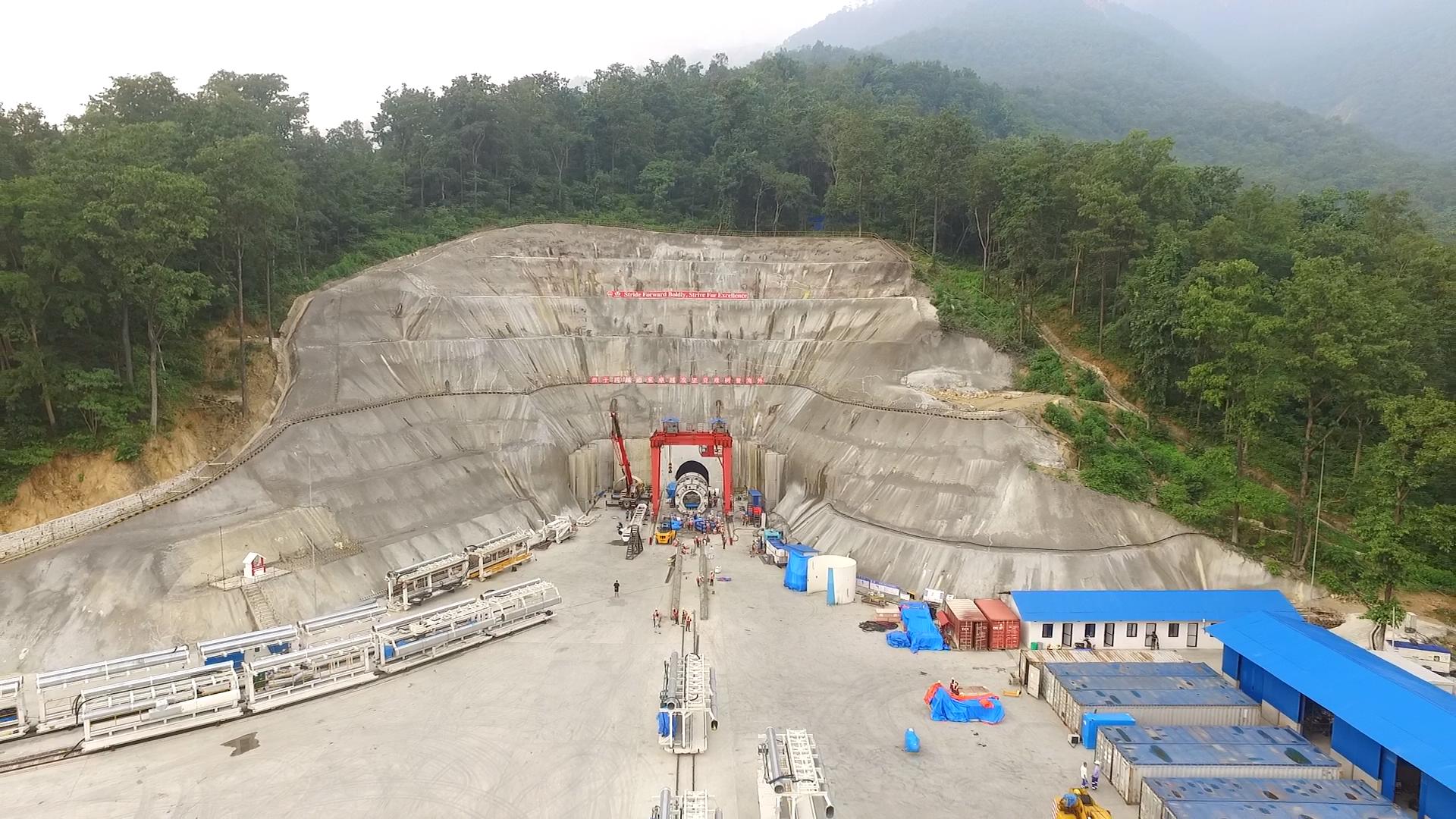 尼泊尔巴瑞巴贝引水隧道项目
